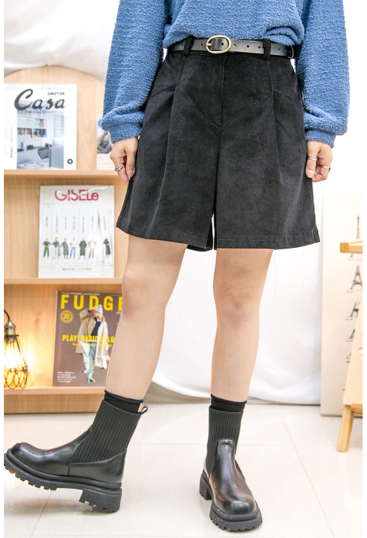 2215-1204-設計感- 後腰橡根 ‧ 前腰扣 ‧ 前兩袋 燈芯絨料短褲 (韓國)  